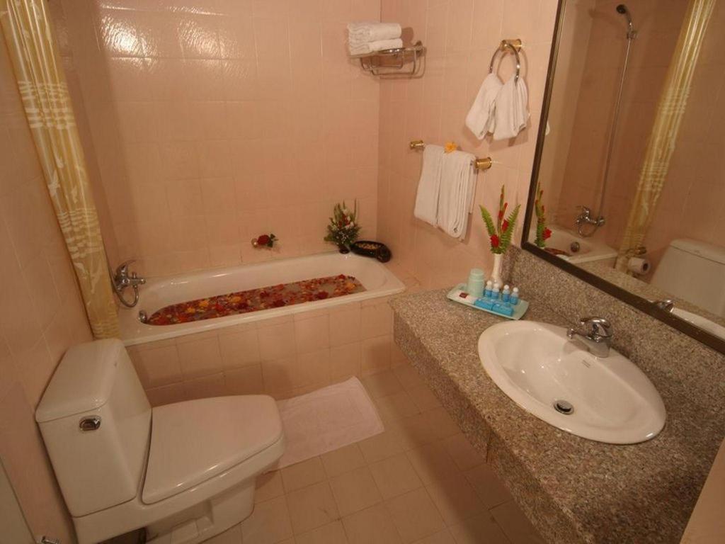 Yuzana Hotel Янгон Экстерьер фото