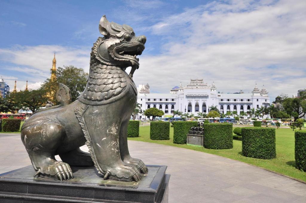 Yuzana Hotel Янгон Экстерьер фото