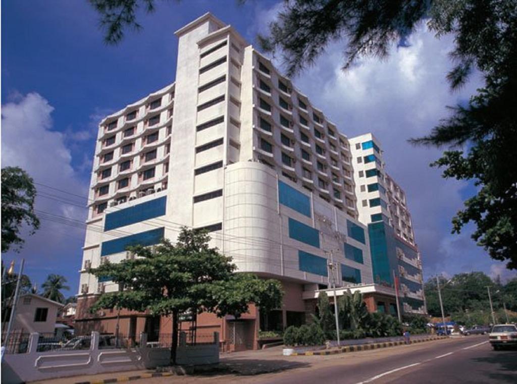 Yuzana Hotel Янгон Экстерьер фото