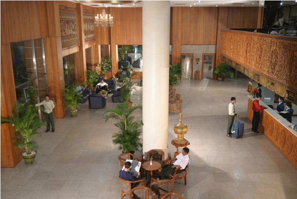 Yuzana Hotel Янгон Экстерьер фото