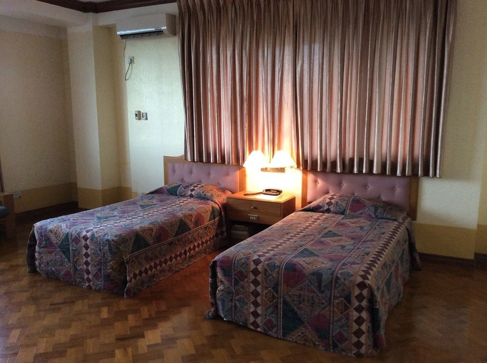 Yuzana Hotel Янгон Экстерьер фото